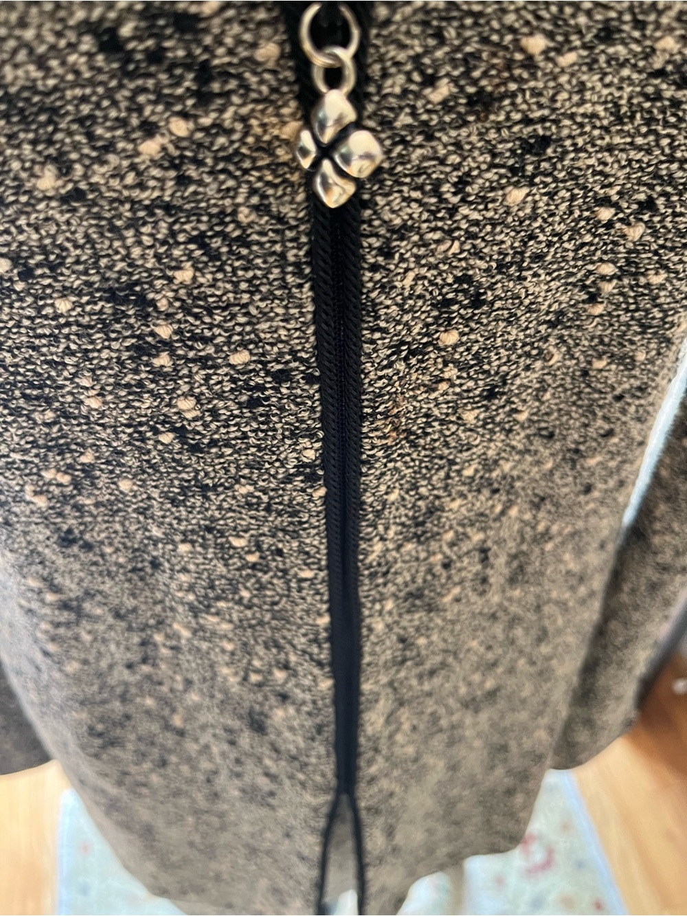 St John Couture Tweed Boucle skirt suit.  Size 12 - Picture 6 of 7